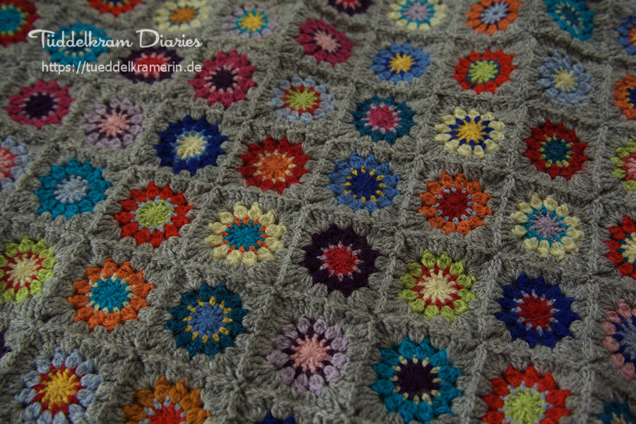viele bunte Granny Squares