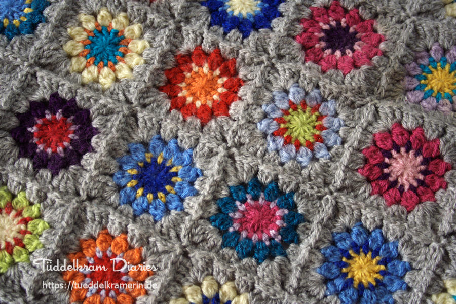 viele bunte Granny Squares