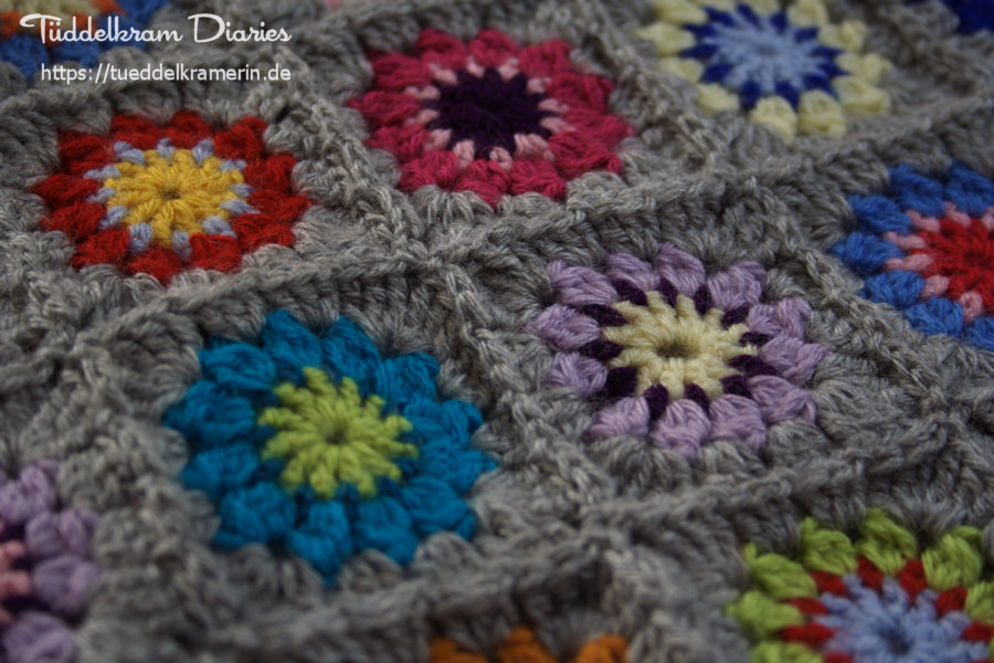 viele bunte Granny Squares