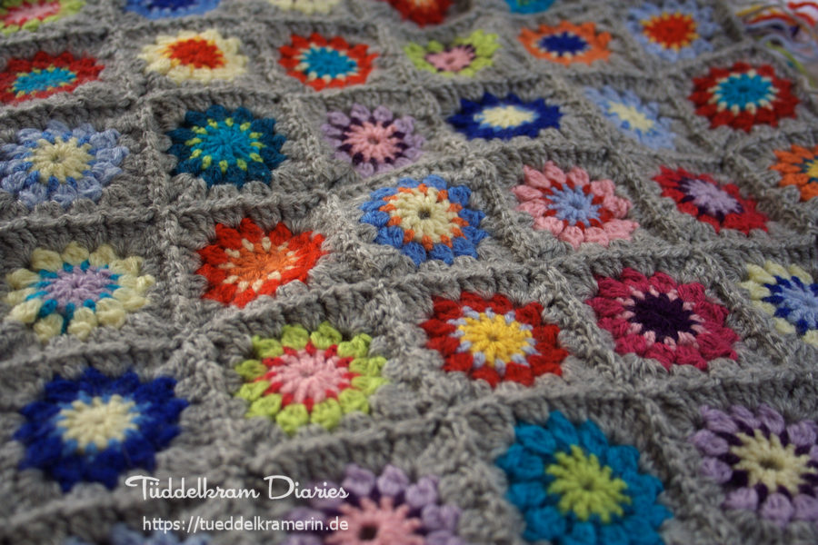 viele bunte Granny Squares