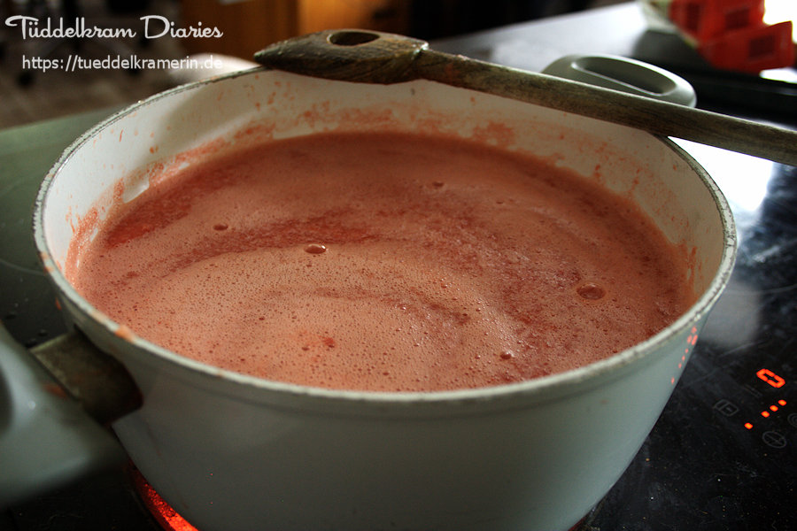 die Marmelade muß kochen